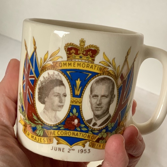 CORONATION MUG AND PLATE | Made in Canada Commemorative Mug and Plate Set.🇨🇦 - Picture 3 of 11